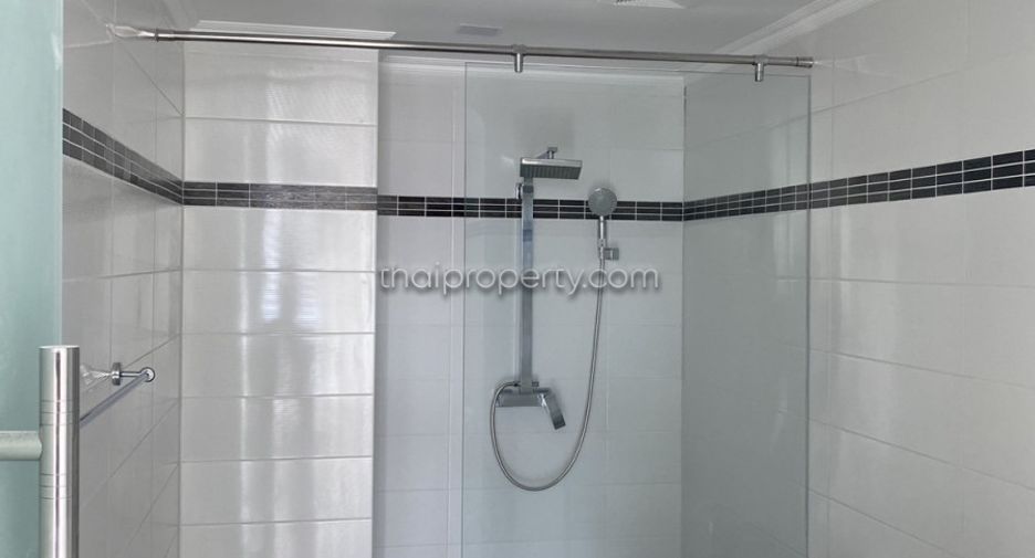 For rent 2 bedrooms condo in Pratumnak, Pattaya