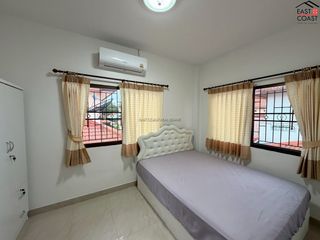 Casa en alquiler de 5 habitaciones en Bang Lamung, Chonburi
