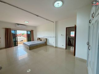 Casa en alquiler de 5 habitaciones en Bang Lamung, Chonburi