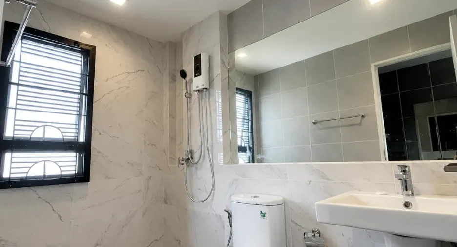 For sale and for rent 4 bedrooms house in Mueang Nonthaburi, Nonthaburi