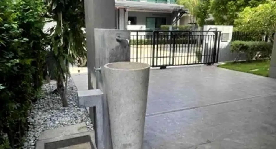 For sale and for rent 4 bedrooms house in Mueang Nonthaburi, Nonthaburi