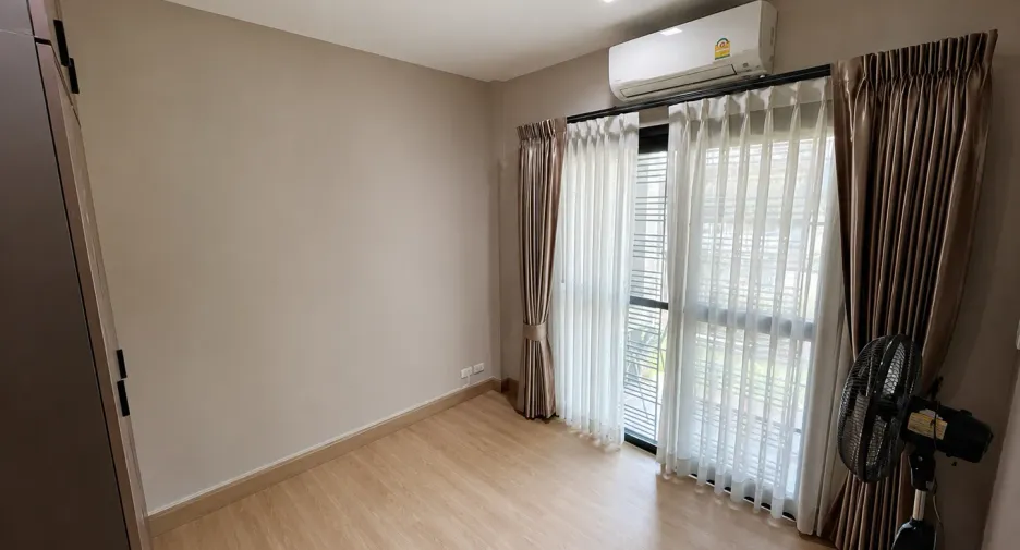 For sale and for rent 4 bedrooms house in Mueang Nonthaburi, Nonthaburi