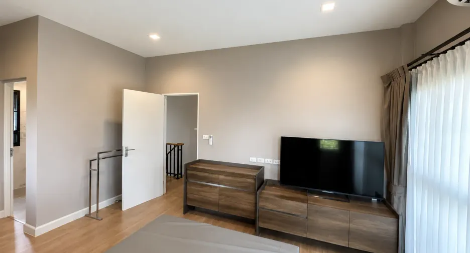 For sale and for rent 4 bedrooms house in Mueang Nonthaburi, Nonthaburi
