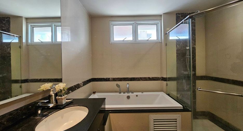 For rent 3 ベッドルーム condo in Watthana, Bangkok