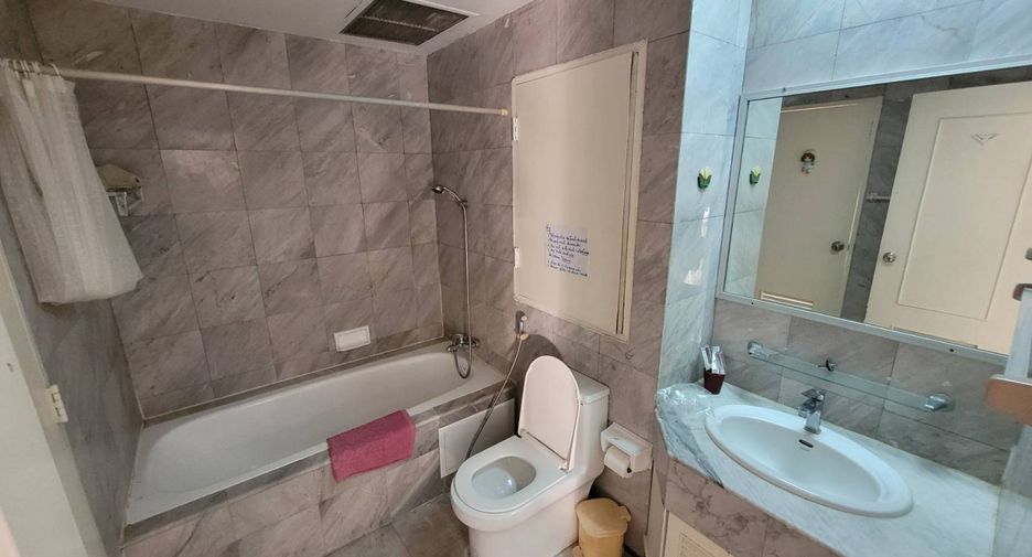 For rent 2 bedrooms condo in Watthana, Bangkok