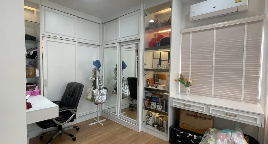 For rent and for sale 4 bedrooms house in Mueang Samut Sakhon, Samut Sakhon