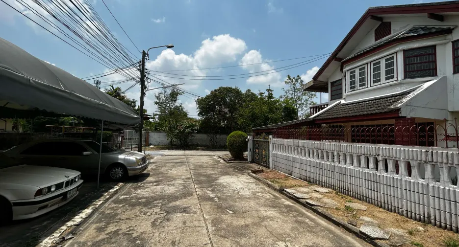 Terreno en venta en Pak Kret, Nonthaburi