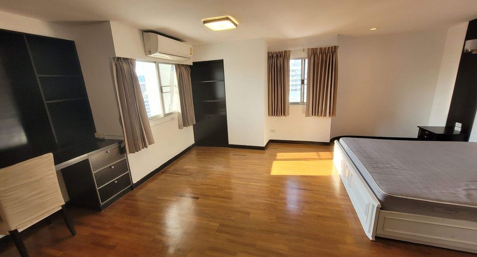 For rent 3 bedrooms condo in Watthana, Bangkok