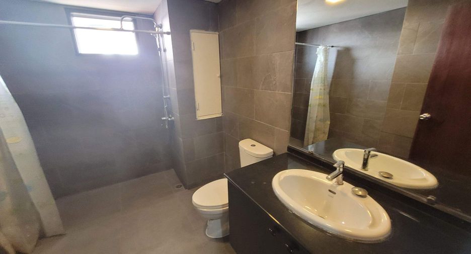 For rent 3 bedrooms condo in Watthana, Bangkok