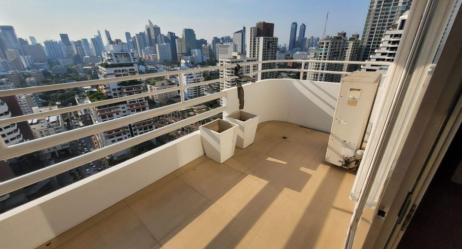 For rent 3 bedrooms condo in Watthana, Bangkok