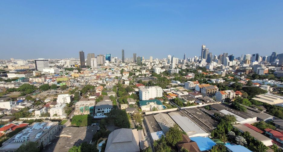 For rent 3 bedrooms condo in Watthana, Bangkok