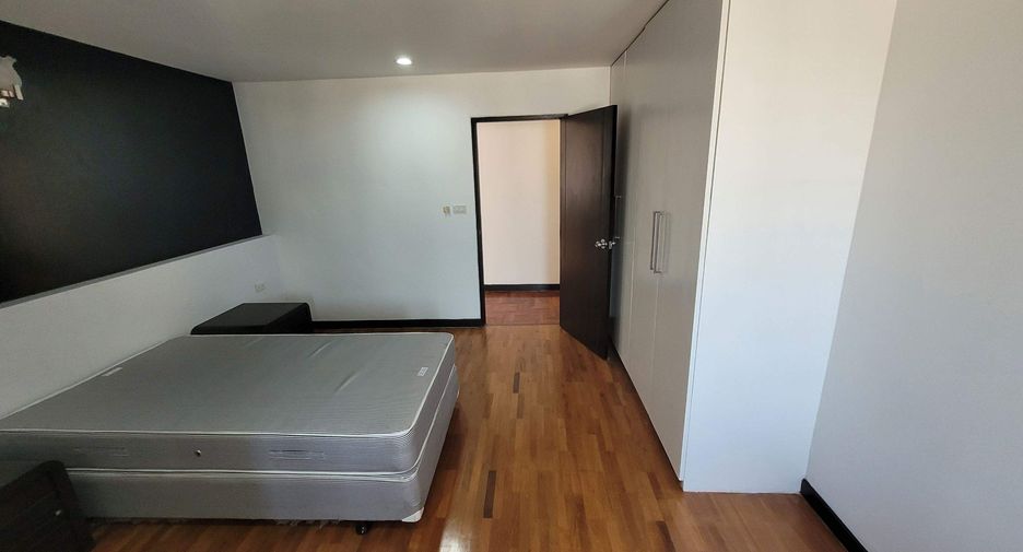 For rent 3 bedrooms condo in Watthana, Bangkok