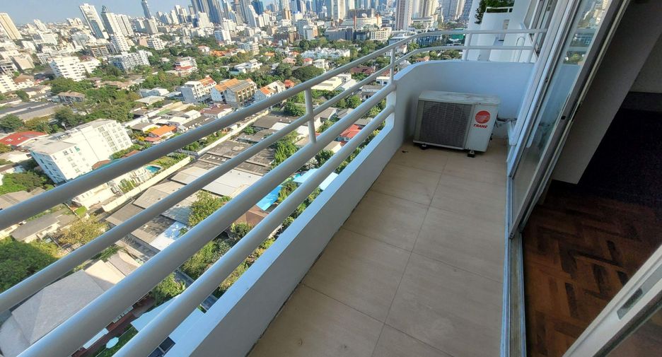 For rent 3 bedrooms condo in Watthana, Bangkok
