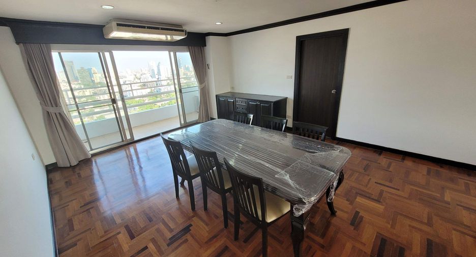 For rent 3 bedrooms condo in Watthana, Bangkok