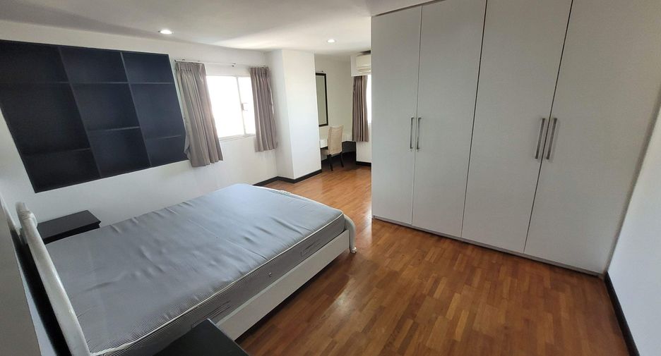 For rent 3 bedrooms condo in Watthana, Bangkok