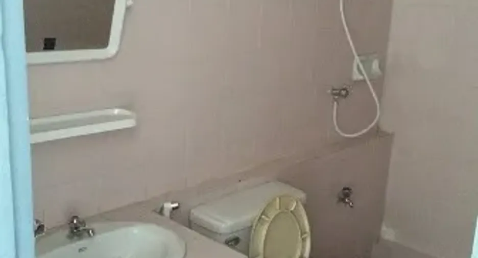 For rent 6 ベッドルーム townhouse in Lam Luk Ka, Pathum Thani
