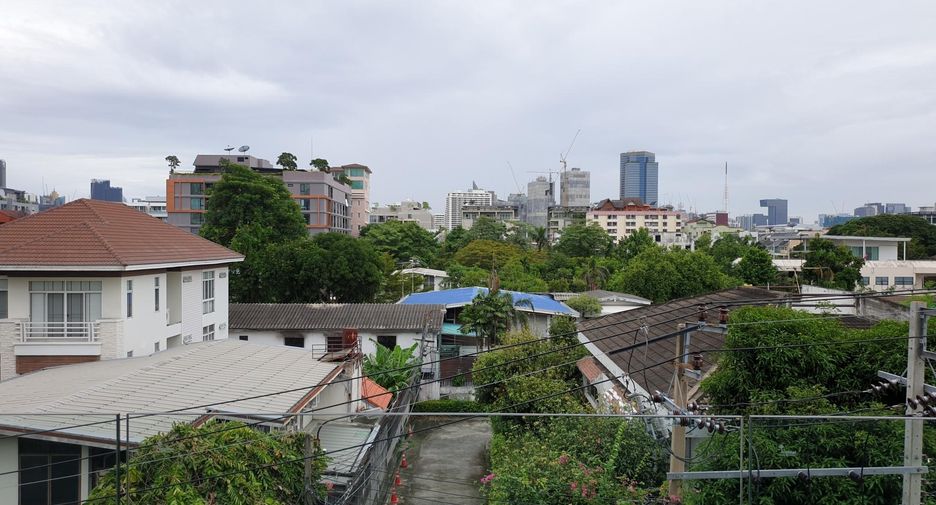 For rent 3 bedrooms condo in Watthana, Bangkok