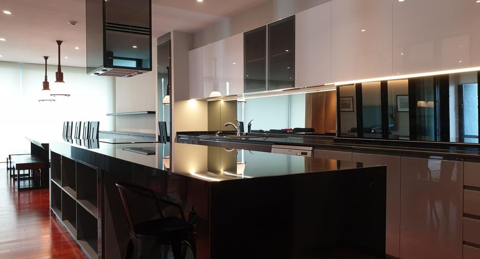 For rent 3 bedrooms condo in Watthana, Bangkok