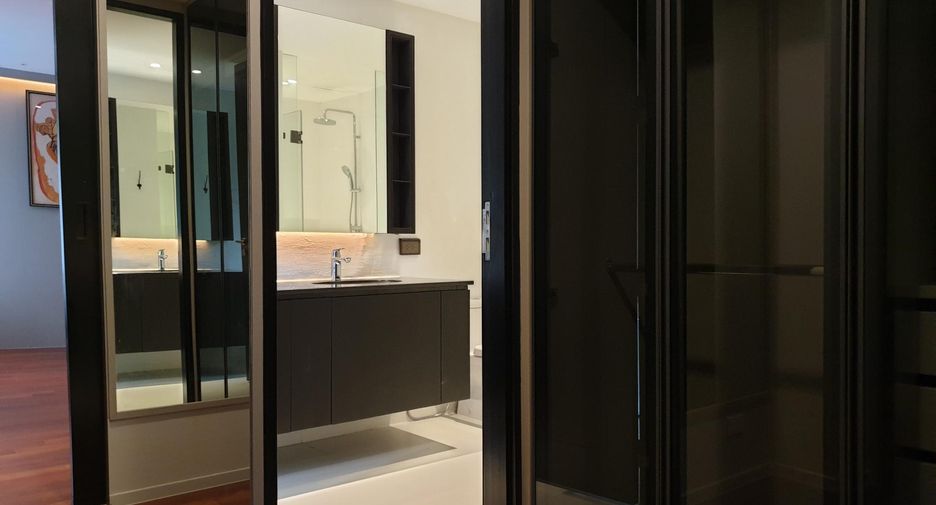 For rent 3 bedrooms condo in Watthana, Bangkok