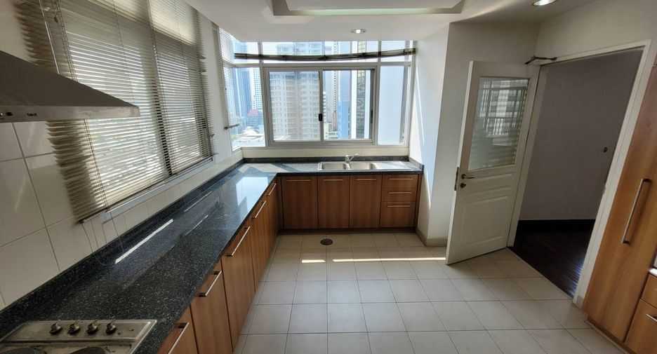 For rent 3 bedrooms condo in Watthana, Bangkok
