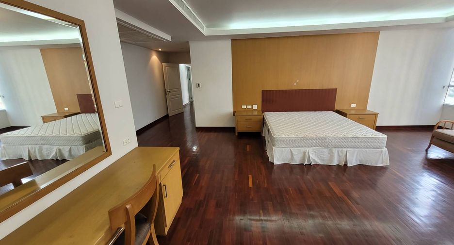 For rent 3 bedrooms condo in Watthana, Bangkok