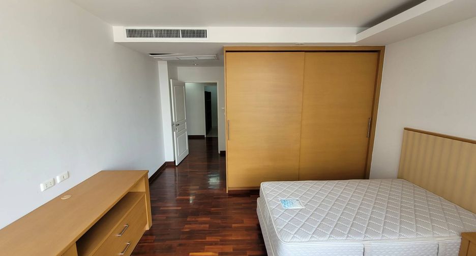 For rent 3 bedrooms condo in Watthana, Bangkok