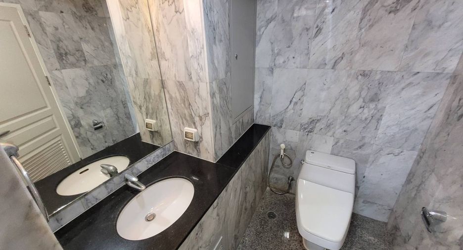 For rent 3 bedrooms condo in Watthana, Bangkok