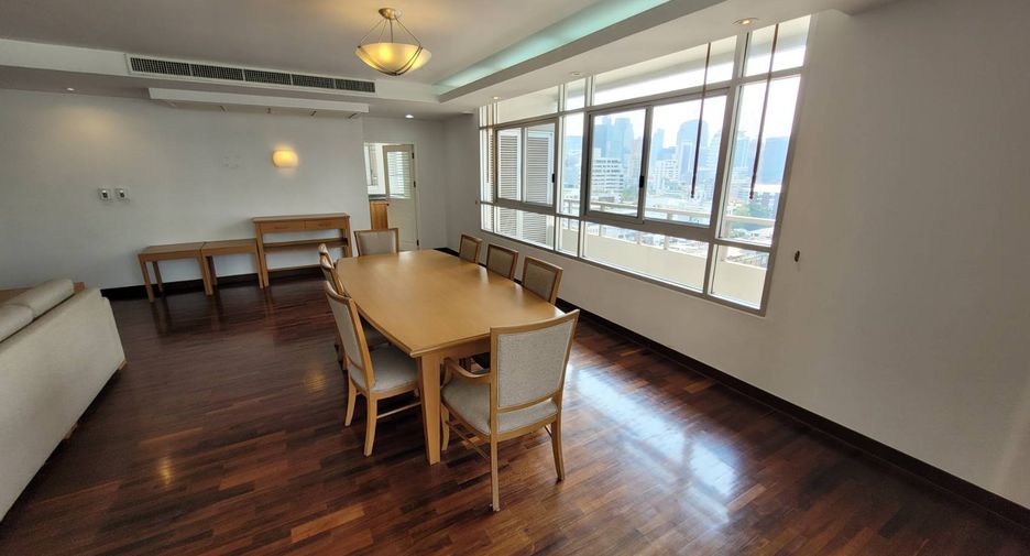 For rent 3 bedrooms condo in Watthana, Bangkok