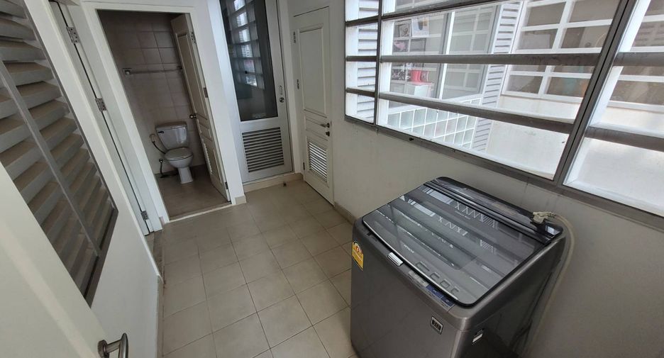 For rent 3 bedrooms condo in Watthana, Bangkok