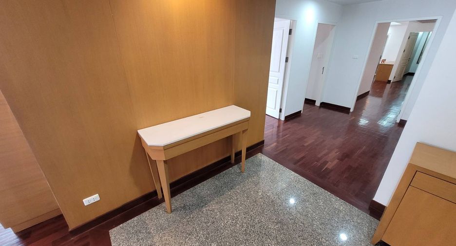 For rent 3 bedrooms condo in Watthana, Bangkok