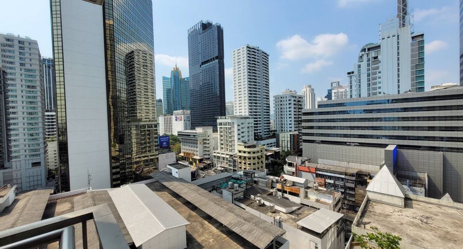 For rent 3 bedrooms condo in Watthana, Bangkok