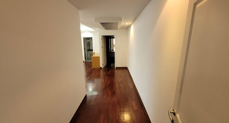 For rent 3 bedrooms condo in Watthana, Bangkok