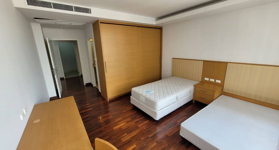 For rent 3 bedrooms condo in Watthana, Bangkok
