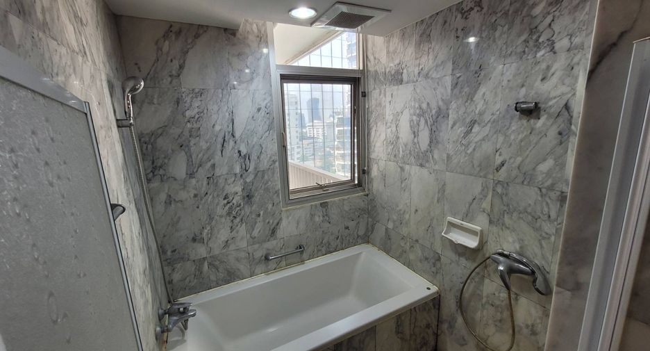 For rent 3 bedrooms condo in Watthana, Bangkok