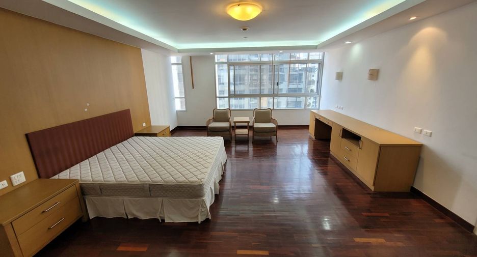 For rent 3 bedrooms condo in Watthana, Bangkok