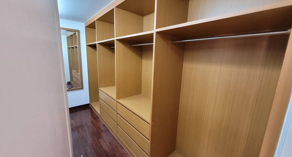 For rent 3 bedrooms condo in Watthana, Bangkok