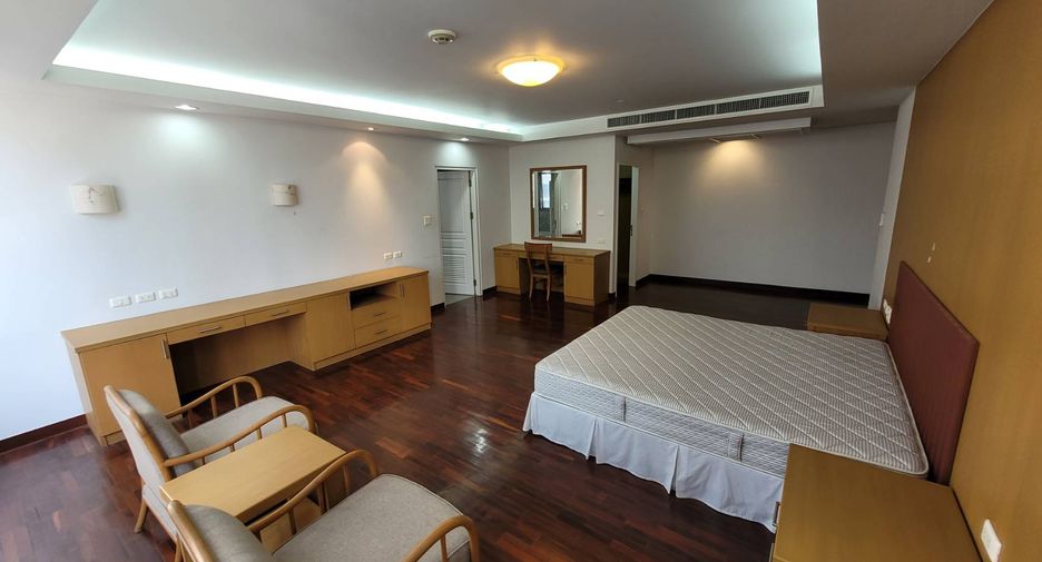 For rent 3 bedrooms condo in Watthana, Bangkok