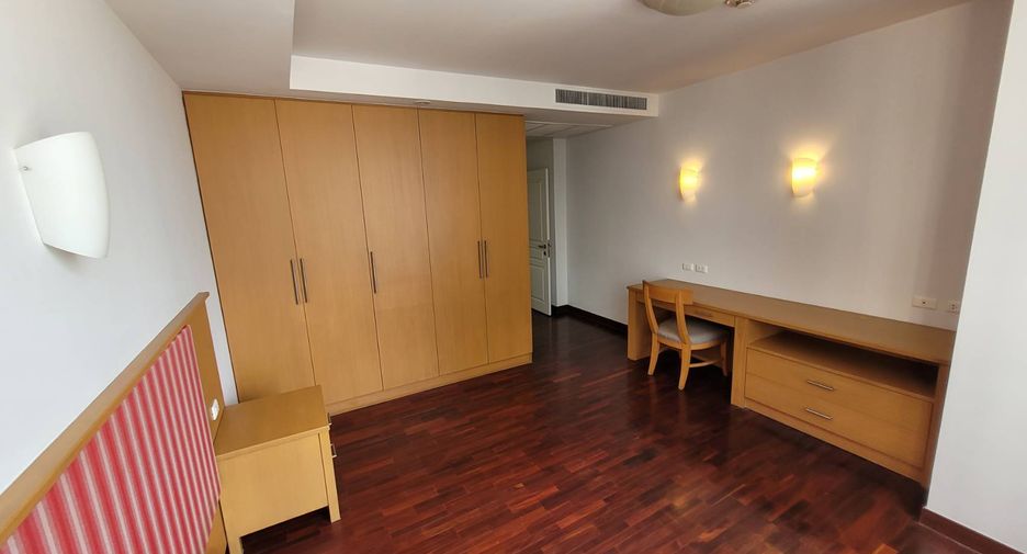 For rent 3 bedrooms condo in Watthana, Bangkok