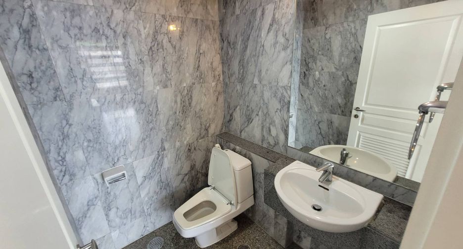 For rent 3 bedrooms condo in Watthana, Bangkok