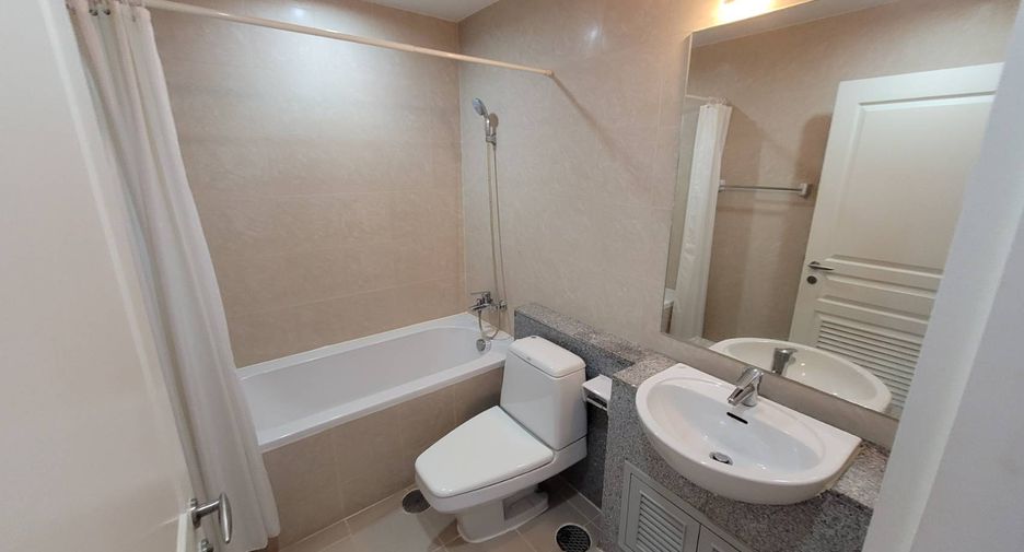 For rent 3 bedrooms condo in Watthana, Bangkok