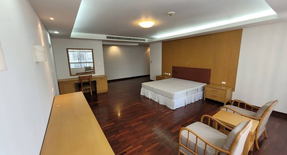 For rent 3 bedrooms condo in Watthana, Bangkok