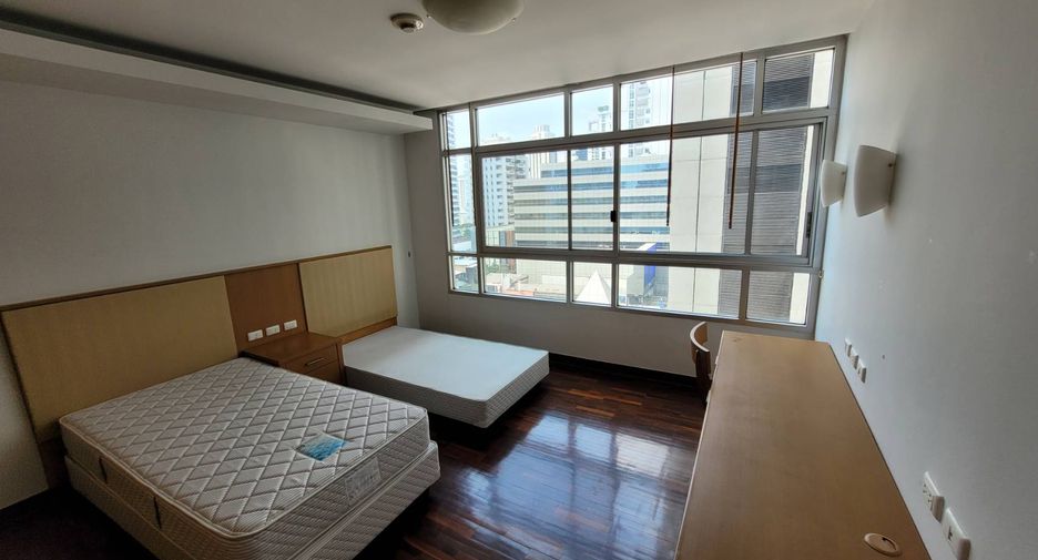 For rent 3 bedrooms condo in Watthana, Bangkok
