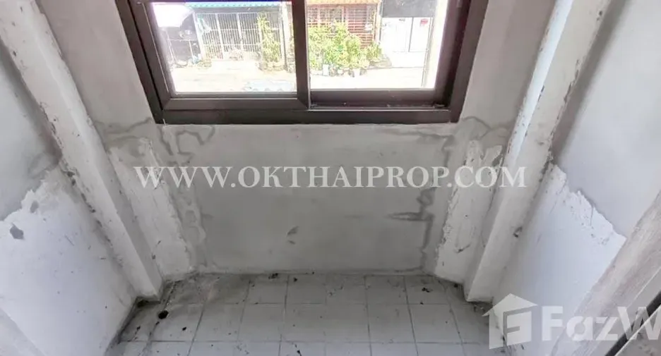 Продажа 2 спальни таунхаус в Sai Noi, Нонтабури