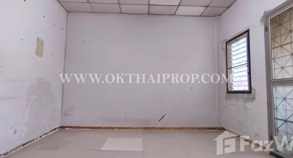 Продажа 2 спальни таунхаус в Sai Noi, Нонтабури