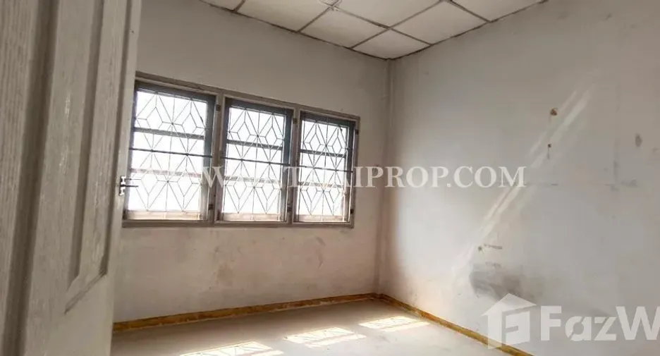Продажа 2 спальни таунхаус в Sai Noi, Нонтабури