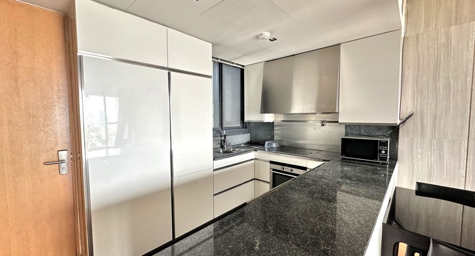 For rent 2 bedrooms condo in Sathon, Bangkok