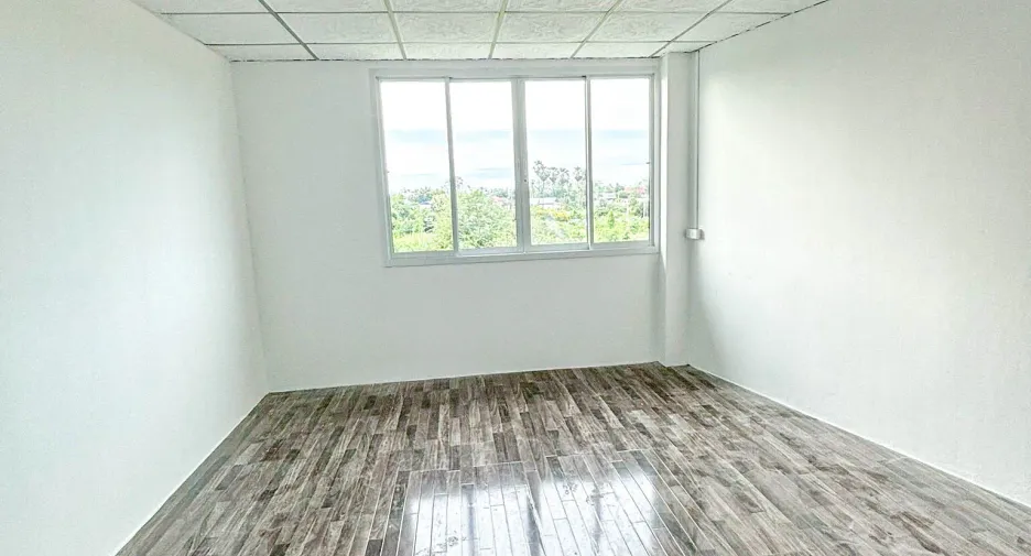 Local comercial en venta de 7 habitaciones en Mueang Nakhon Pathom, Nakhon Pathom