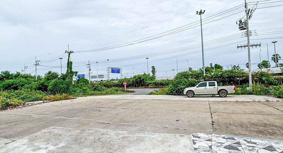 Local comercial en venta de 7 habitaciones en Mueang Nakhon Pathom, Nakhon Pathom