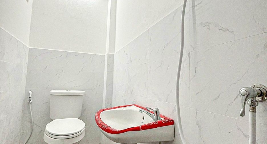 Local comercial en venta de 7 habitaciones en Mueang Nakhon Pathom, Nakhon Pathom