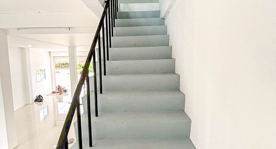 Local comercial en venta de 7 habitaciones en Mueang Nakhon Pathom, Nakhon Pathom